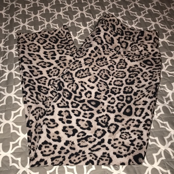 Victoria Secret Tapered Ankle Pants Size 6 - Picture 1 of 3